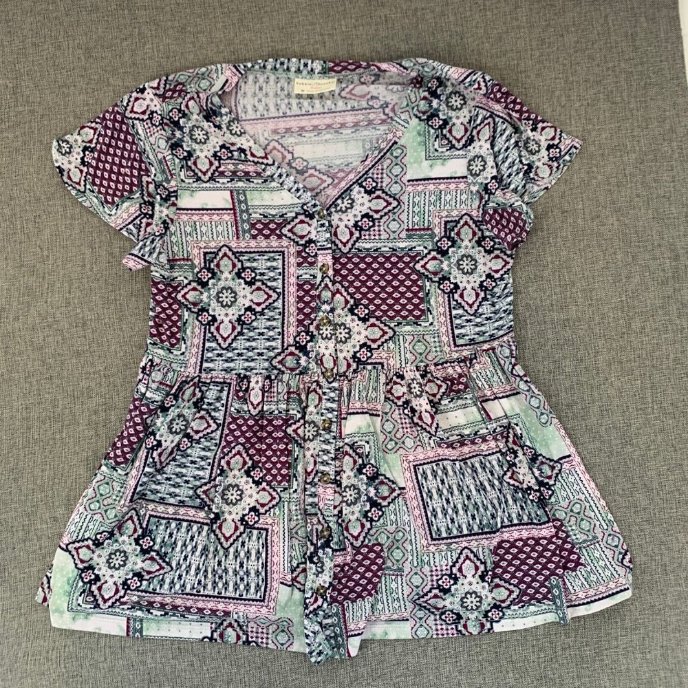Bobbie Brooks Peplum Button Down Top Medium Cap‎ Sleeve Low V-Neckline Comfort